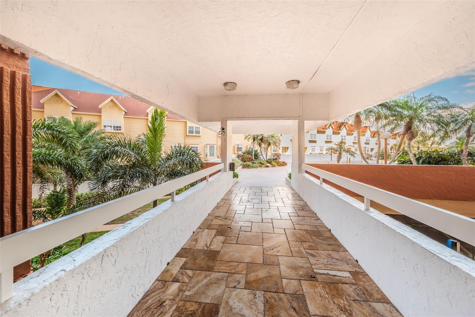 Listing photo id 6 for 17940 Gulf Boulevard 7b