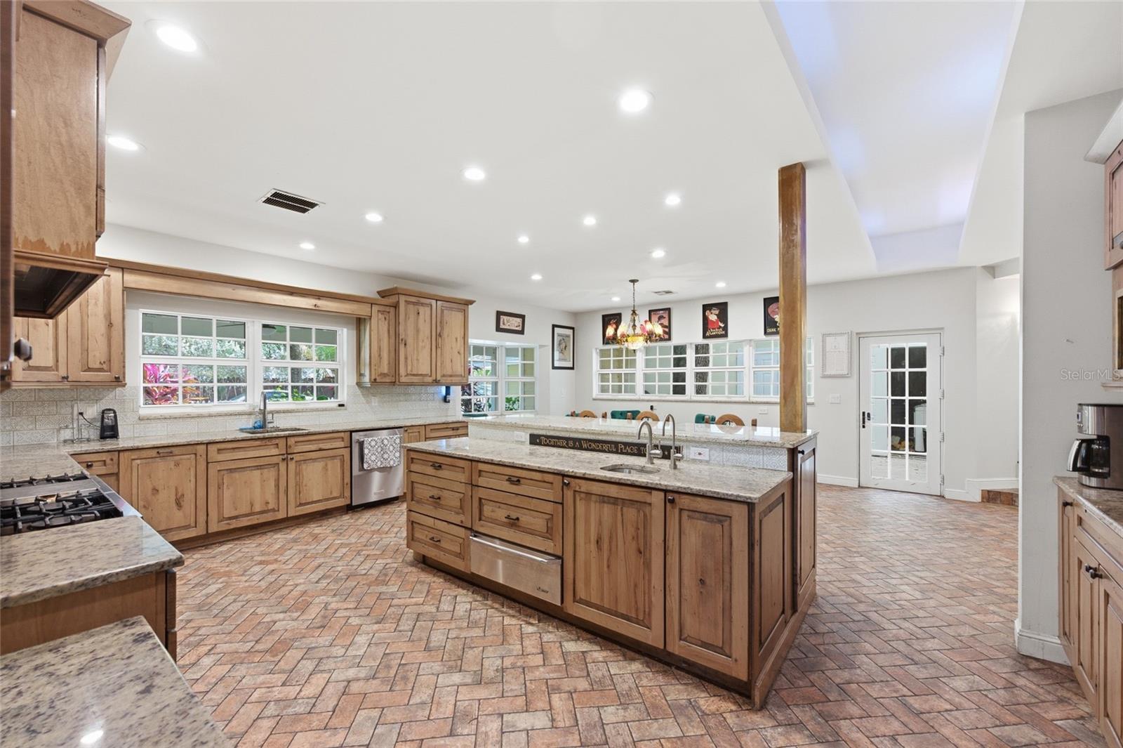 Image 3 of 70 For 2221 28th Way