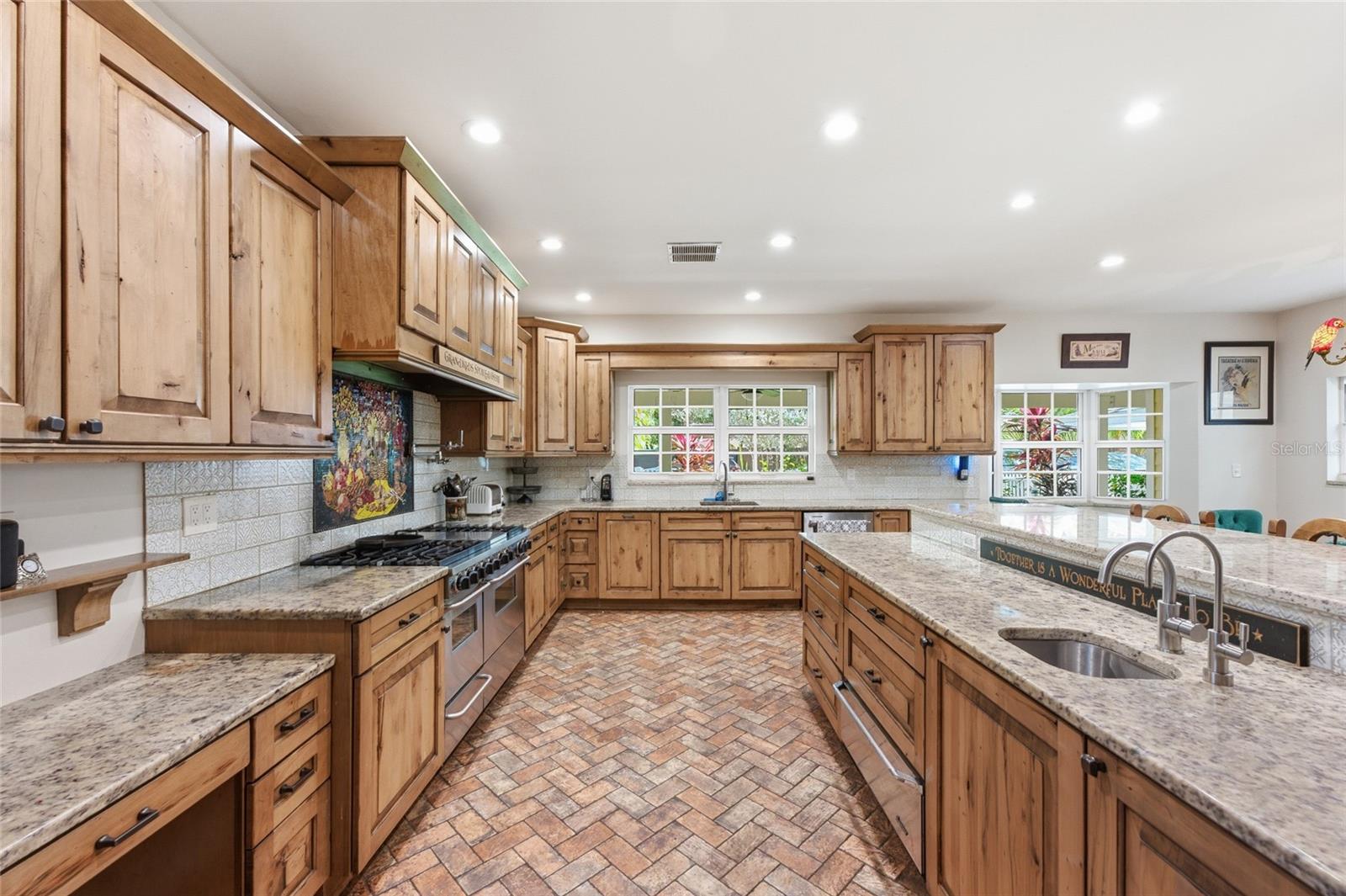 Image 4 of 70 For 2221 28th Way