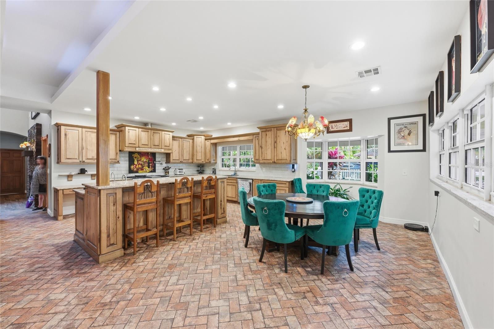 Image 6 of 70 For 2221 28th Way