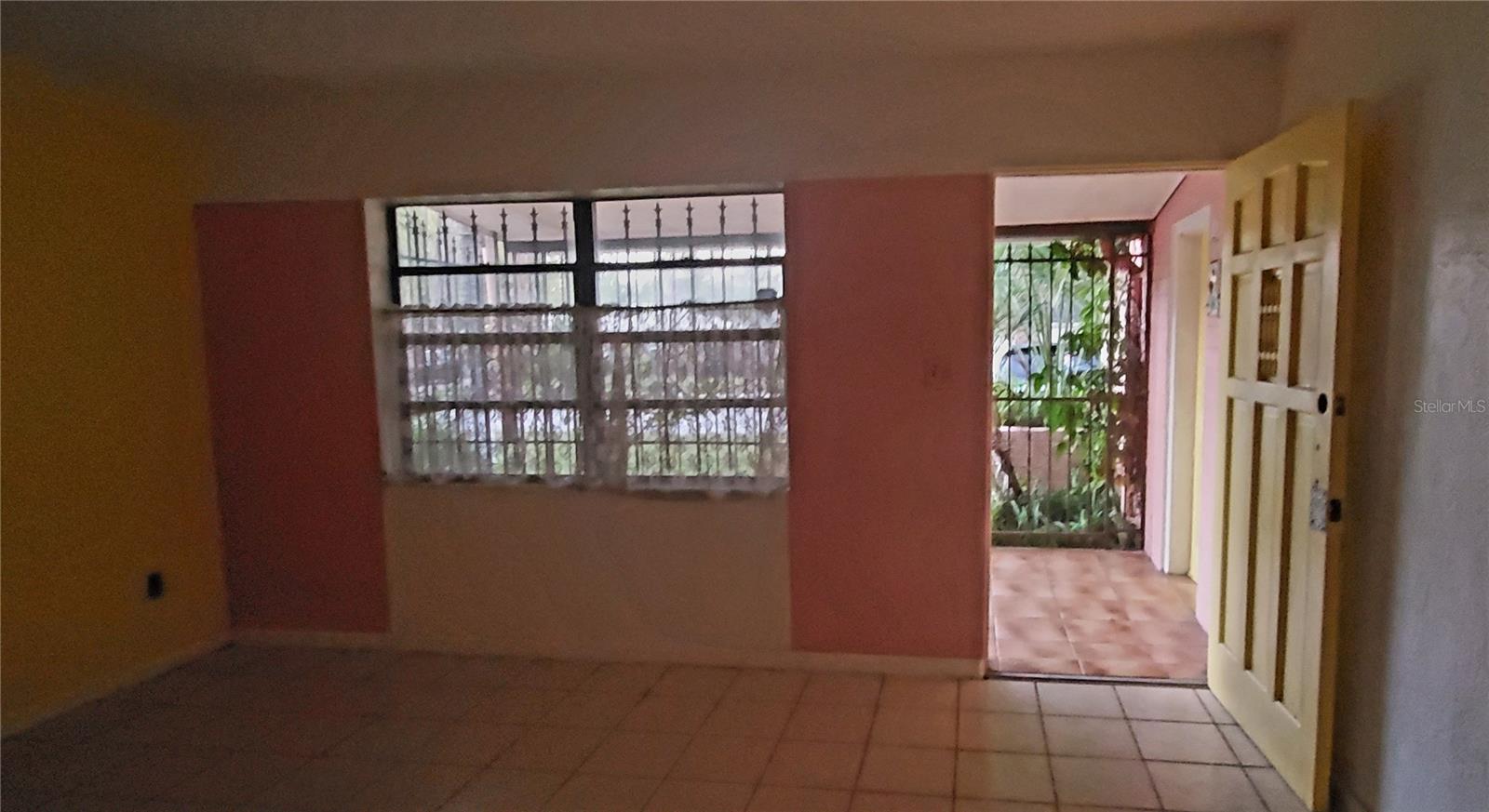 Image 11 of 45 For 2208 Valencia Road