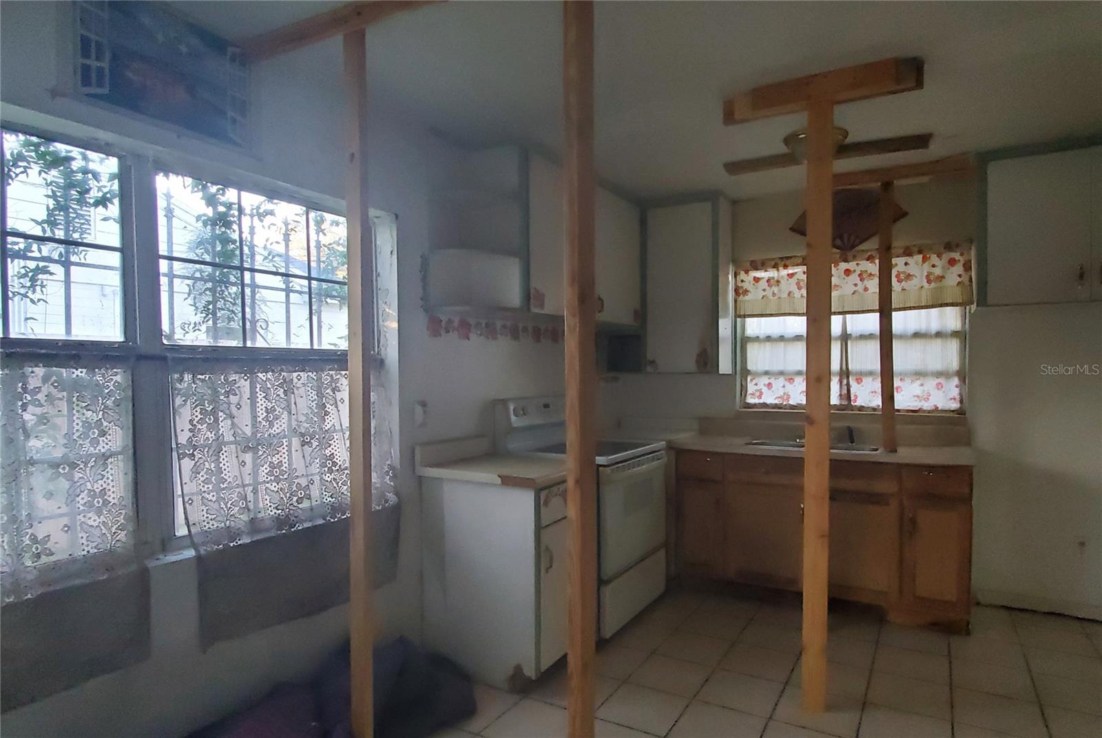 Image 18 of 45 For 2208 Valencia Road