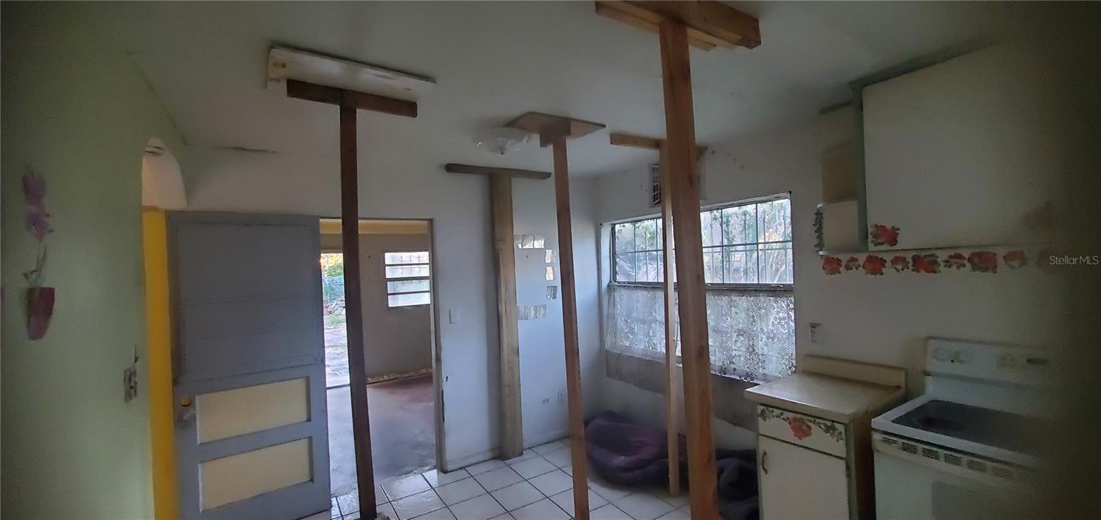 Image 22 of 45 For 2208 Valencia Road