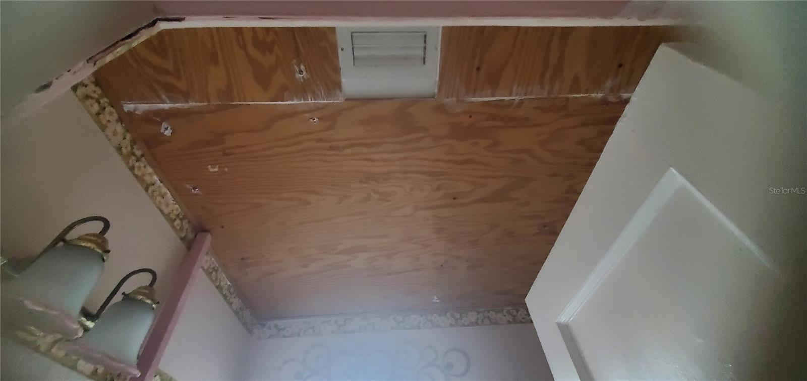 Image 31 of 45 For 2208 Valencia Road