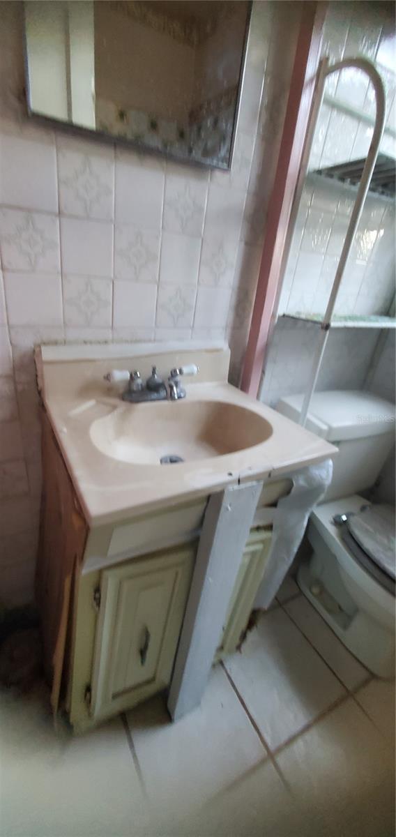 Image 32 of 45 For 2208 Valencia Road