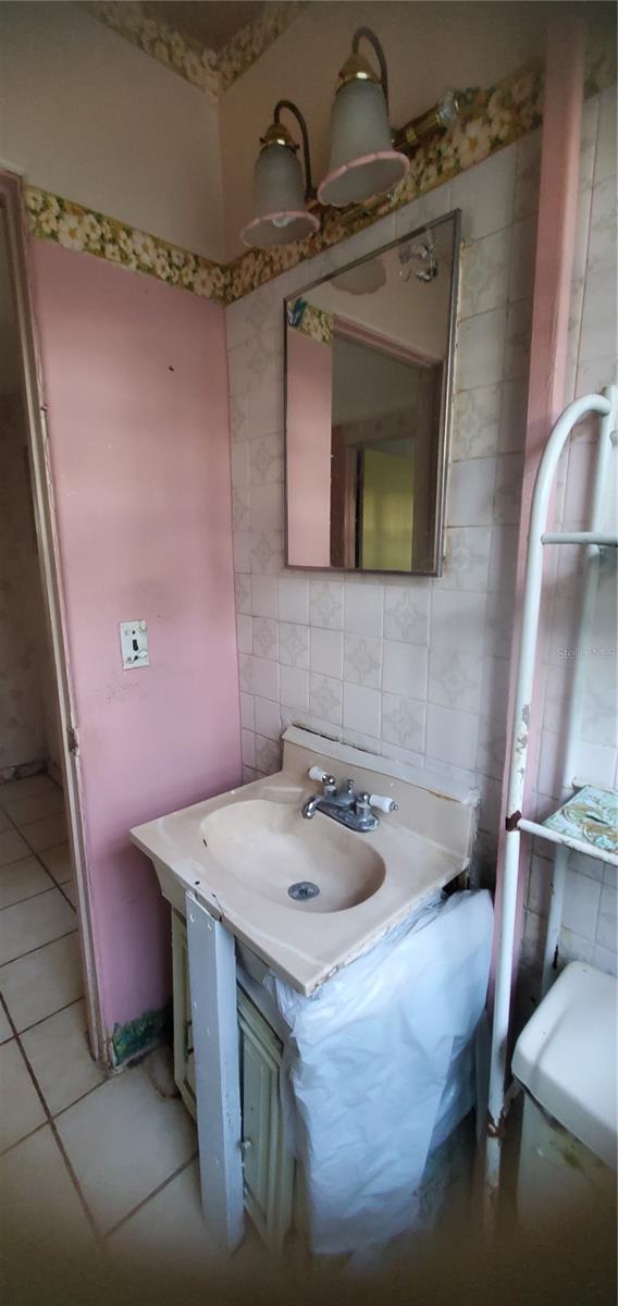 Image 34 of 45 For 2208 Valencia Road