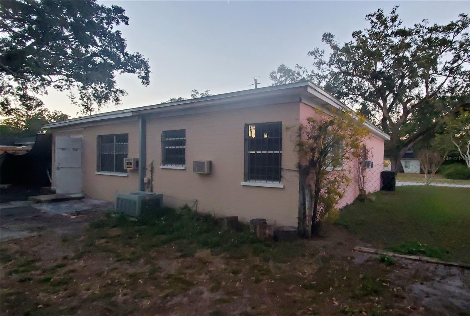 Image 40 of 45 For 2208 Valencia Road