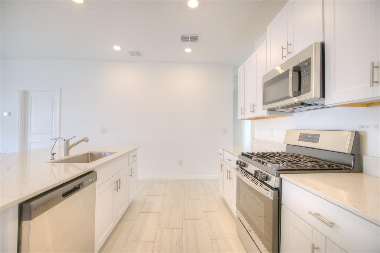 Image 14 of 96 For 12115 Smoky Emerald Terrace