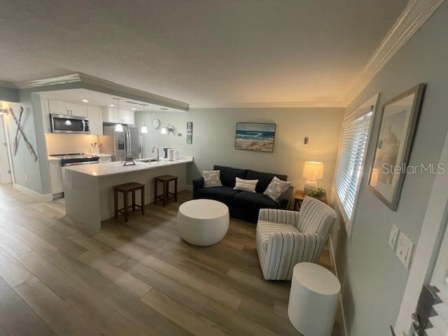 Image 4 of 11 For 225 104th Avenue 102