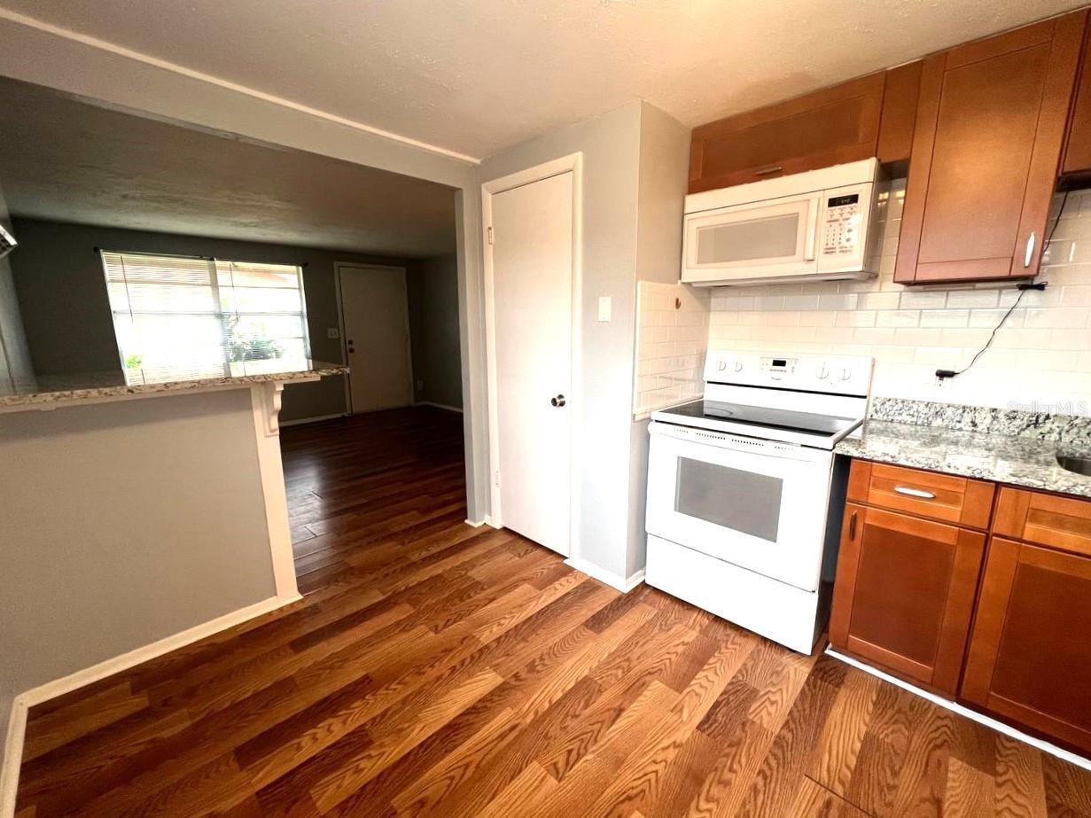 Image 7 of 16 For 9406 Eastfield Road C