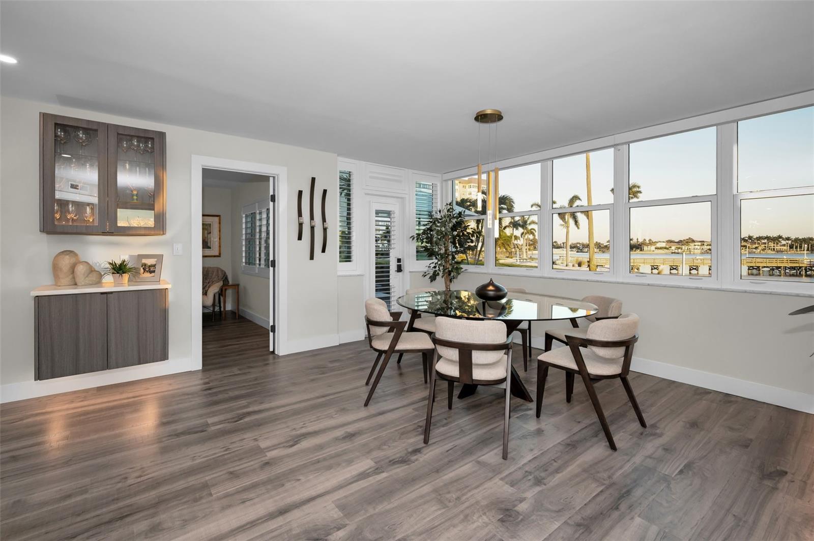 Image 10 of 60 For 5130 Brittany Drive S 101