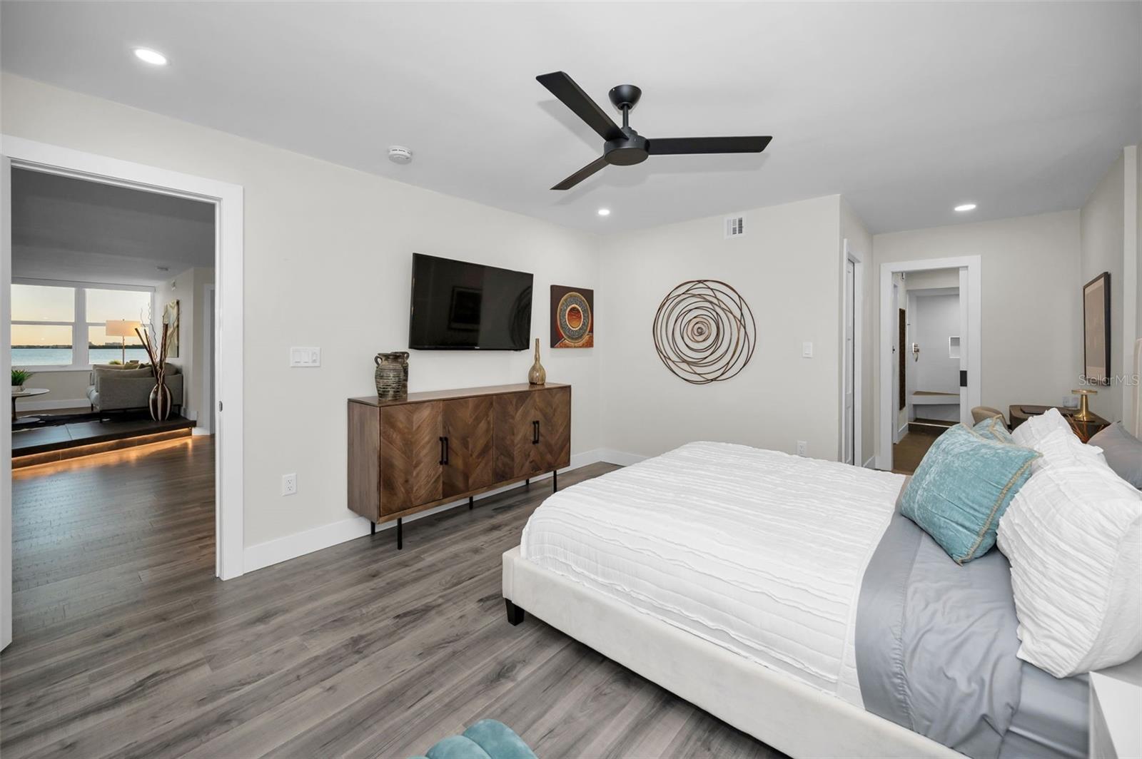 Image 36 of 60 For 5130 Brittany Drive S 101