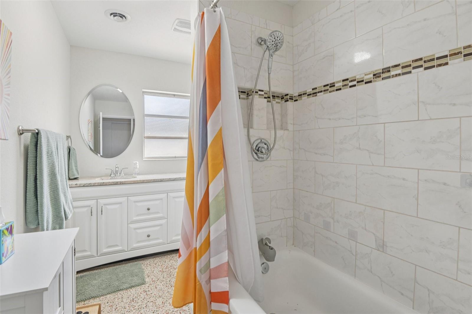 Image 13 of 38 For 6338 6th Avenue S