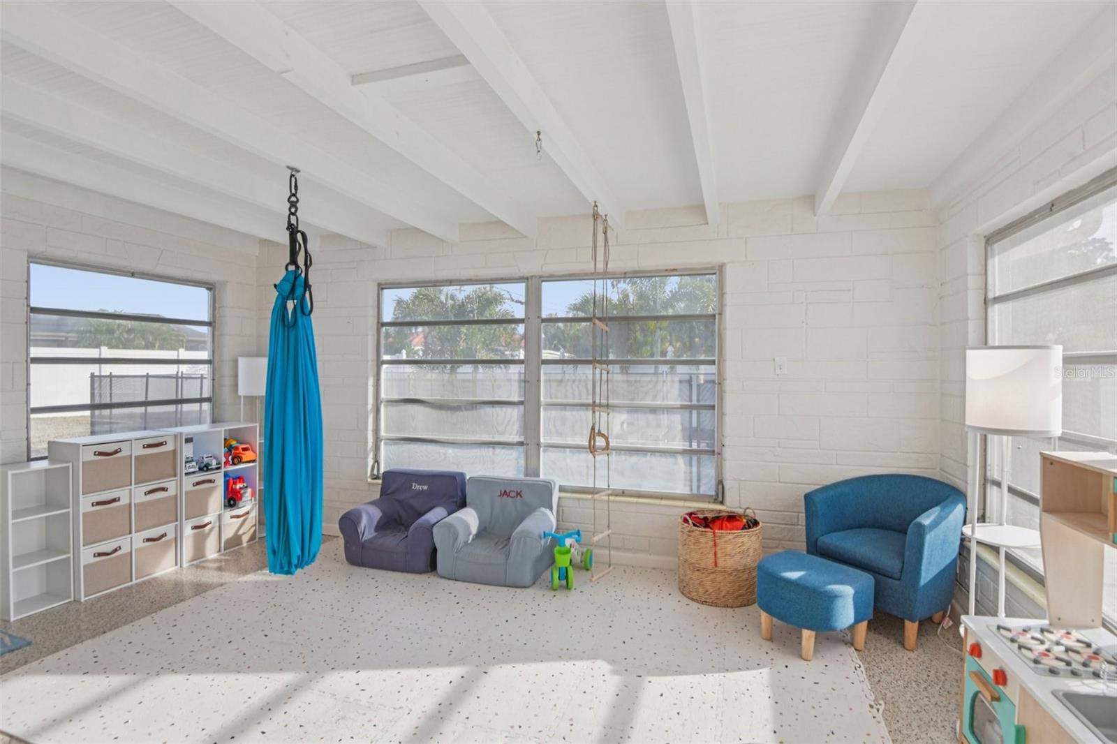 Image 15 of 38 For 6338 6th Avenue S