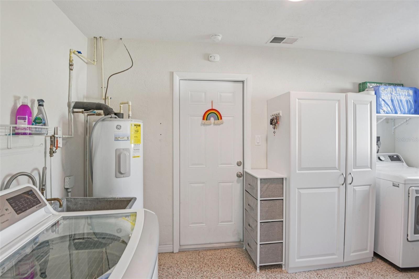 Image 16 of 38 For 6338 6th Avenue S