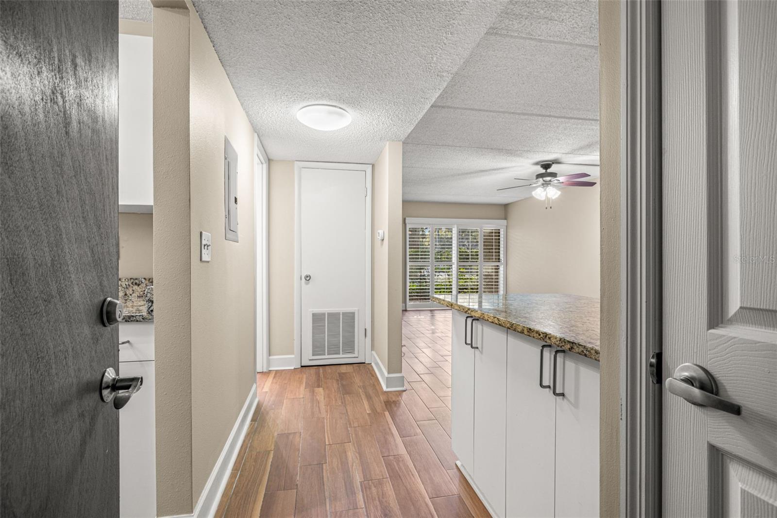 Image 18 of 37 For 3325 Bayshore Boulevard B13