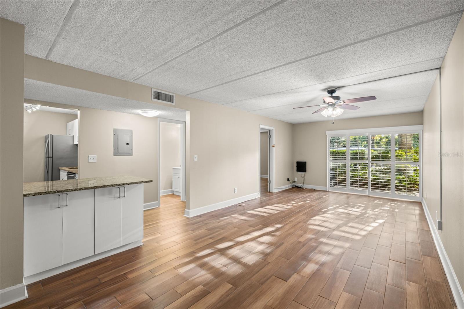 Image 21 of 37 For 3325 Bayshore Boulevard B13