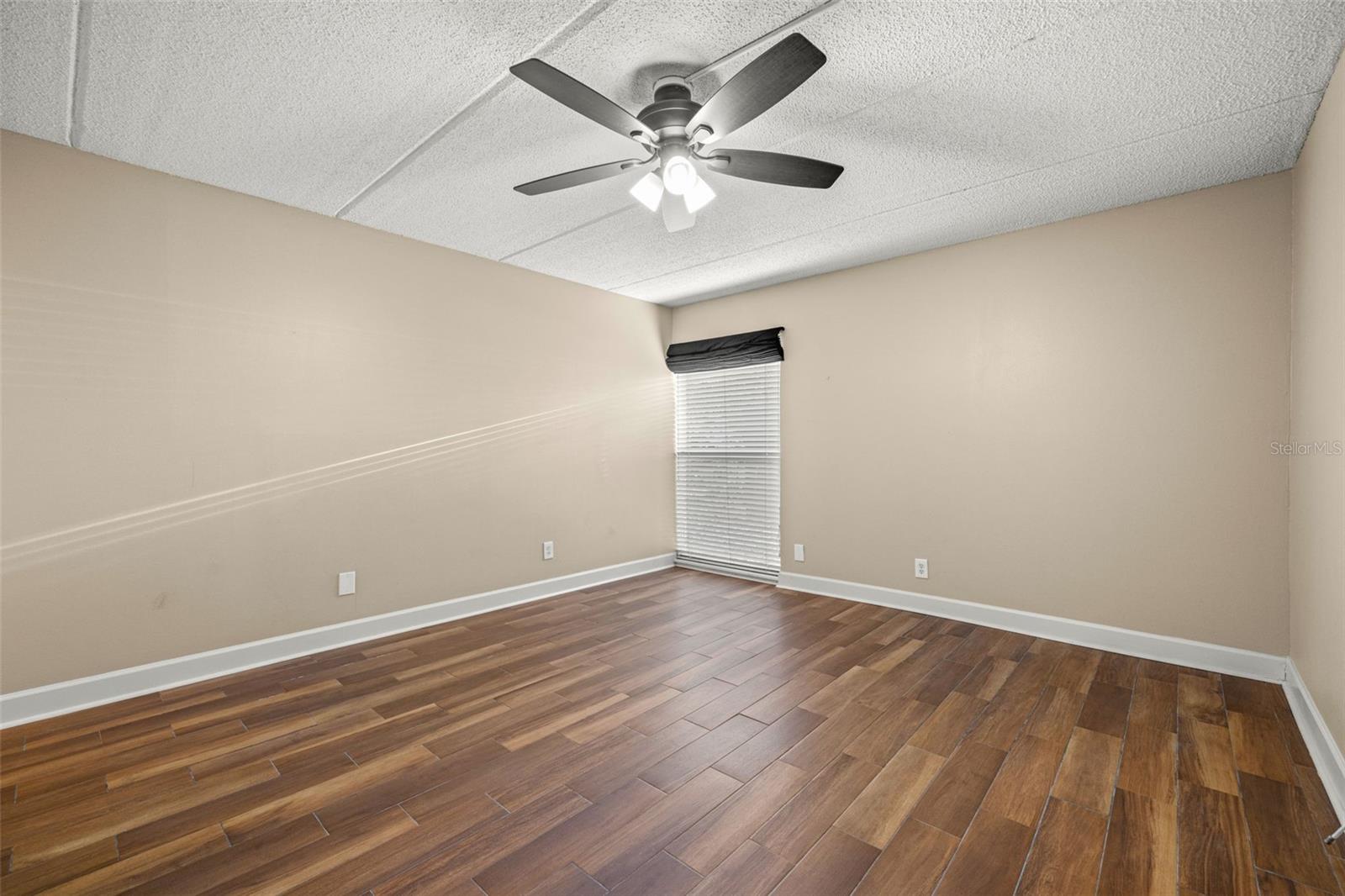 Image 27 of 37 For 3325 Bayshore Boulevard B13