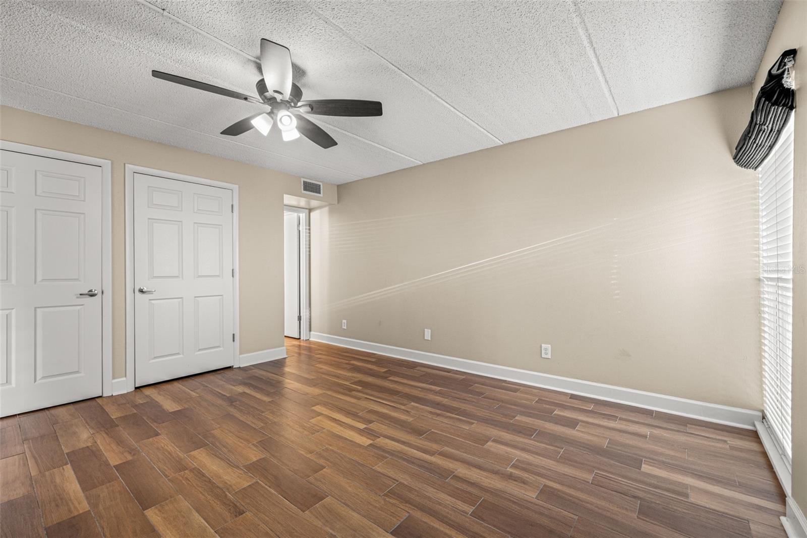 Image 28 of 37 For 3325 Bayshore Boulevard B13