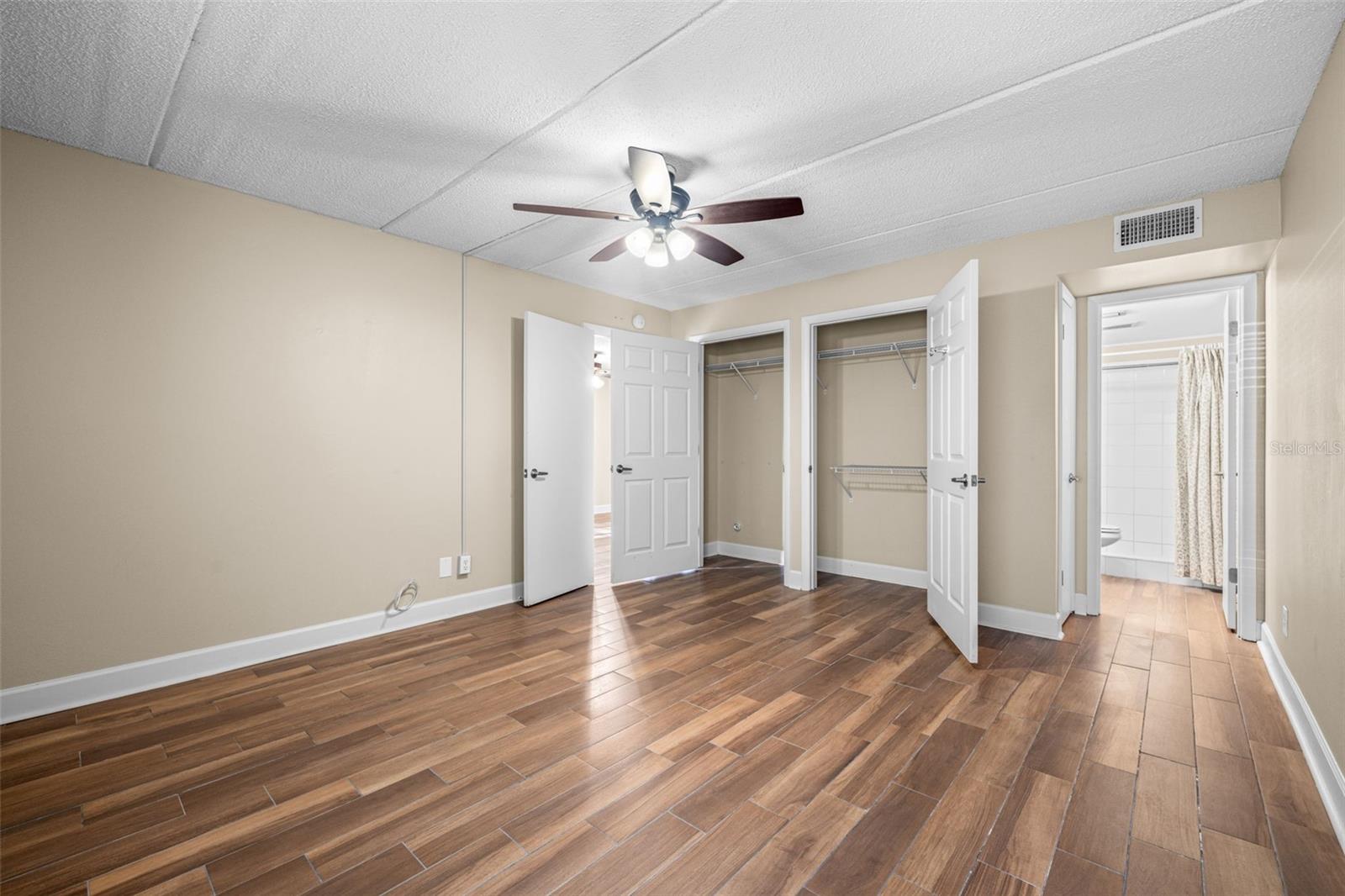 Image 29 of 37 For 3325 Bayshore Boulevard B13