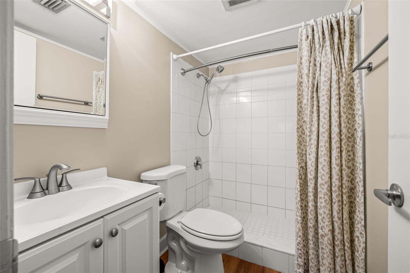 Image 30 of 37 For 3325 Bayshore Boulevard B13