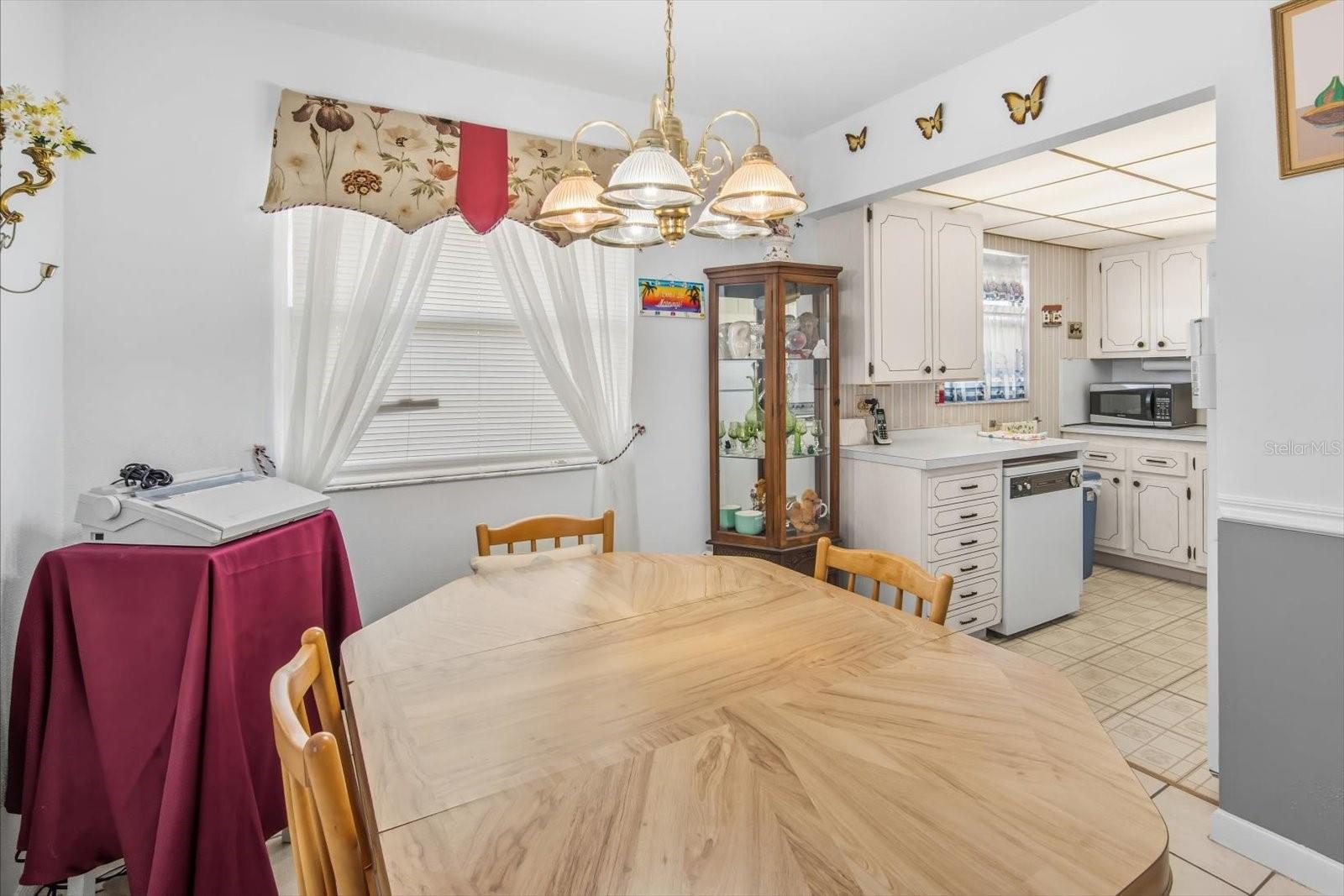 Image 8 of 29 For 202 Bedford Street 49