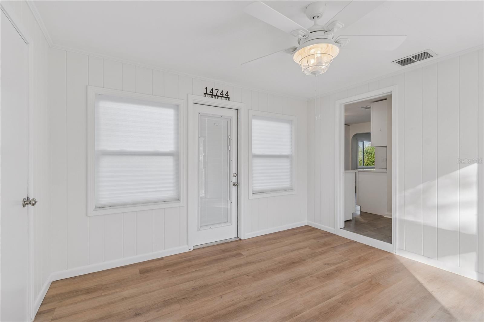 Image 15 of 43 For 14744 Sunset Drive