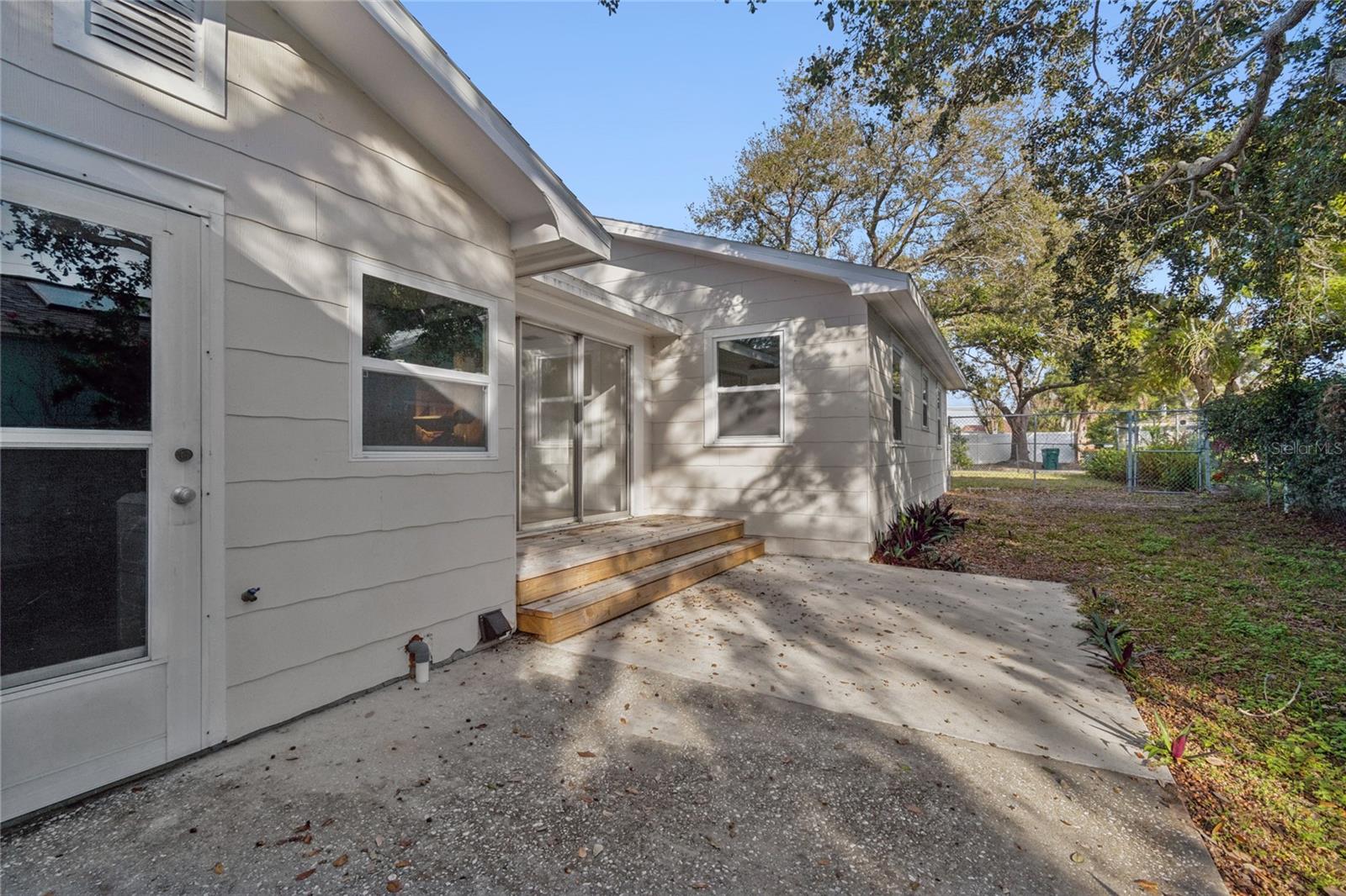 Image 25 of 43 For 14744 Sunset Drive