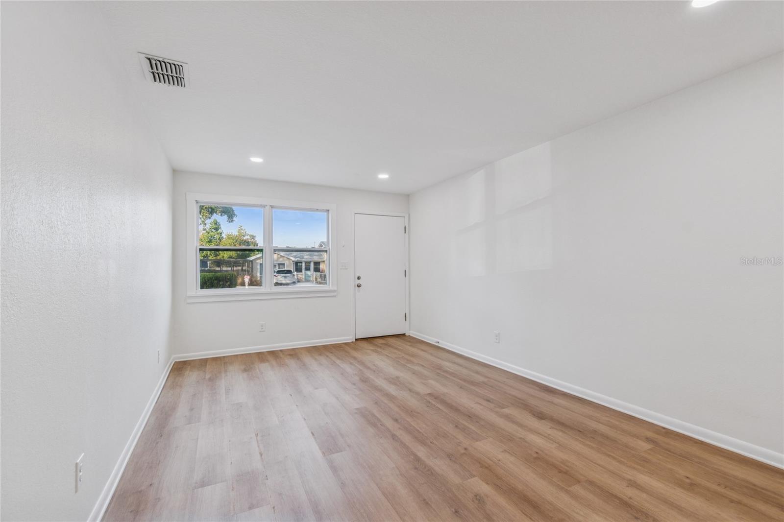 Image 29 of 43 For 14744 Sunset Drive