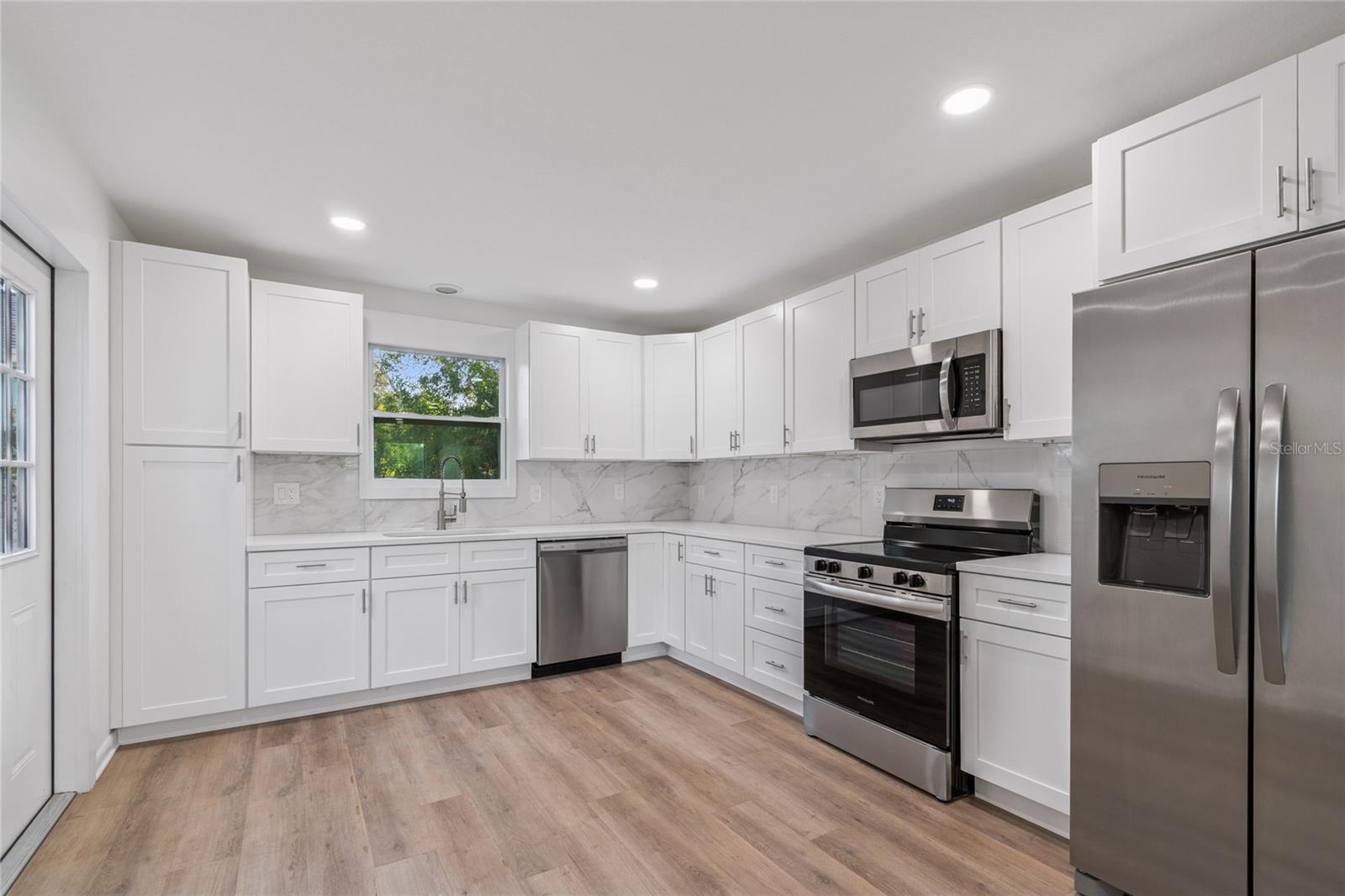 Image 31 of 43 For 14744 Sunset Drive