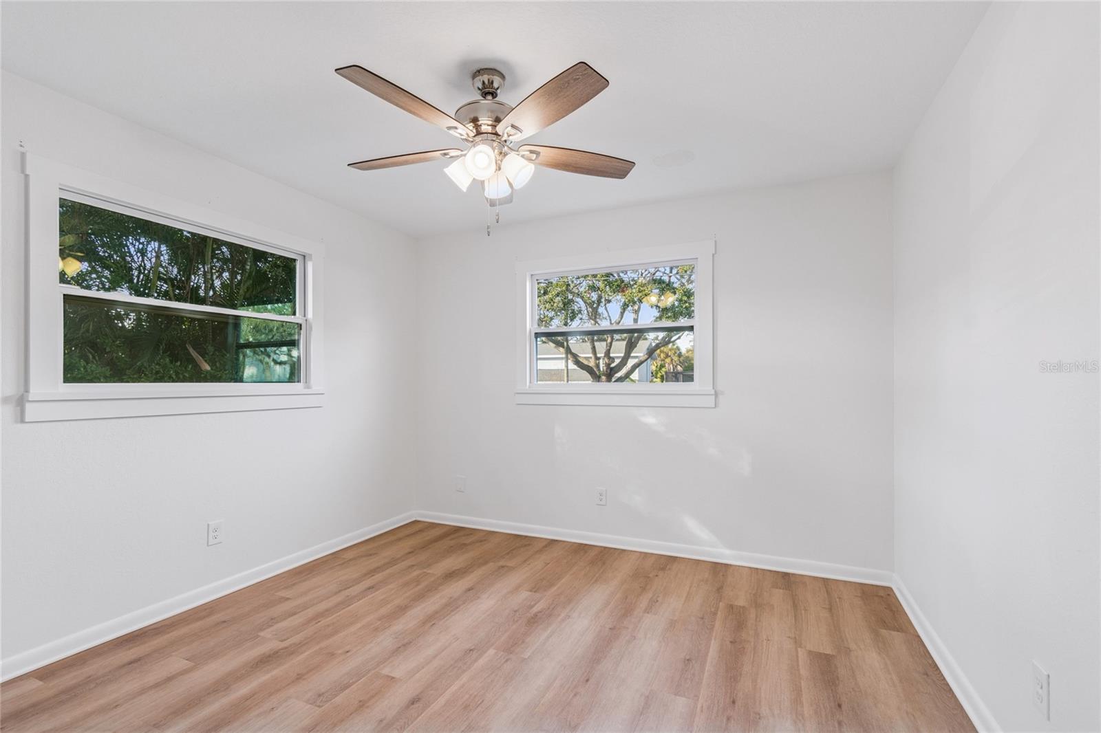 Image 33 of 43 For 14744 Sunset Drive