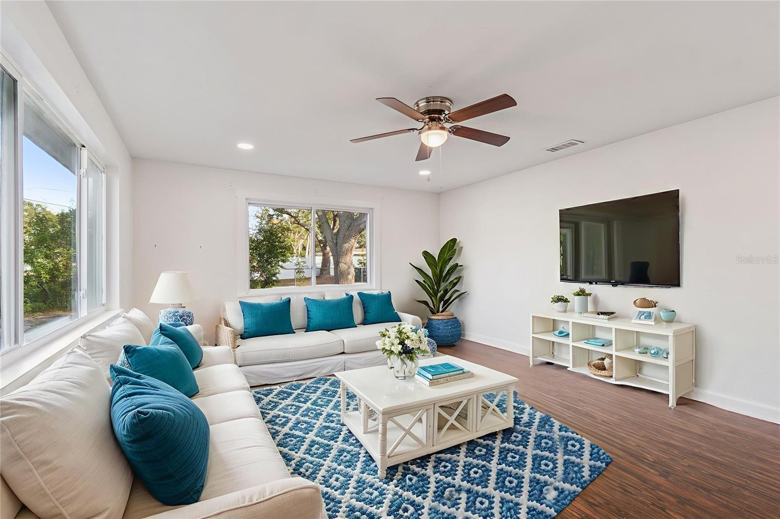 Image 4 of 43 For 14744 Sunset Drive