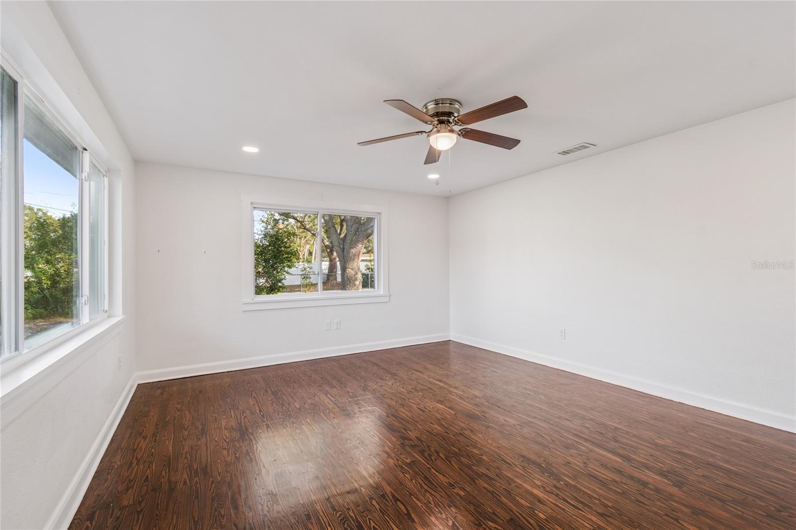 Image 5 of 43 For 14744 Sunset Drive