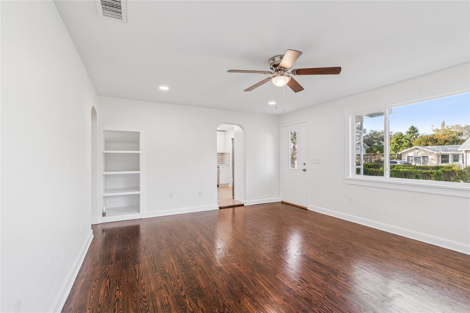 Image 7 of 43 For 14744 Sunset Drive