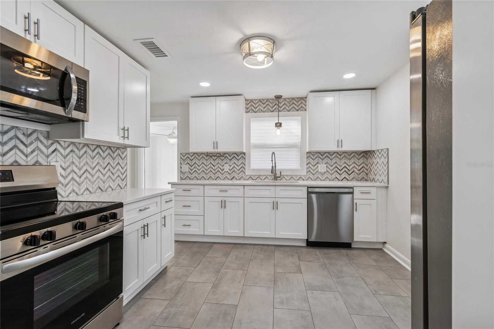 Image 8 of 43 For 14744 Sunset Drive