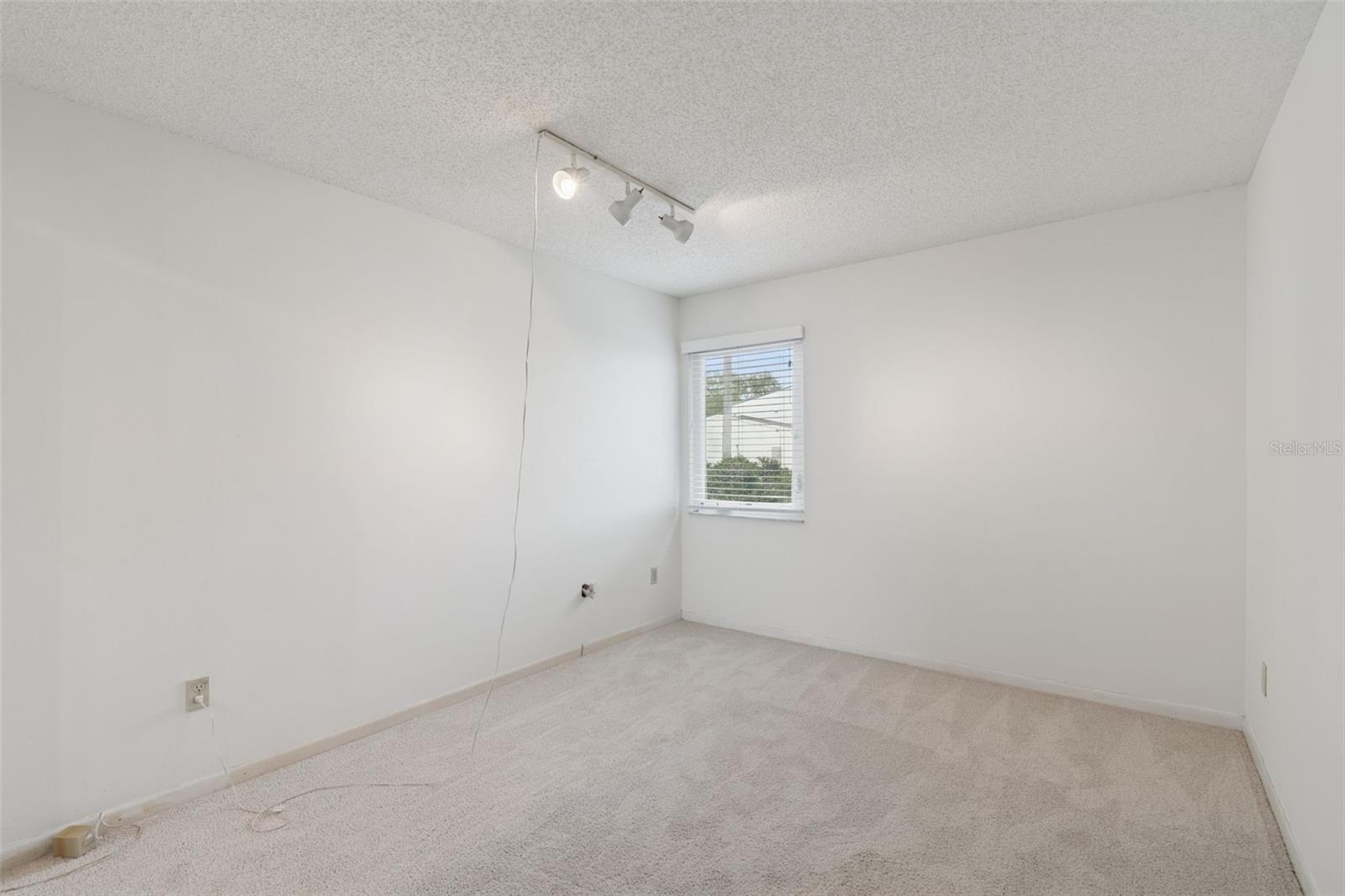 Image 11 of 20 For 525 Lincoln Avenue 106