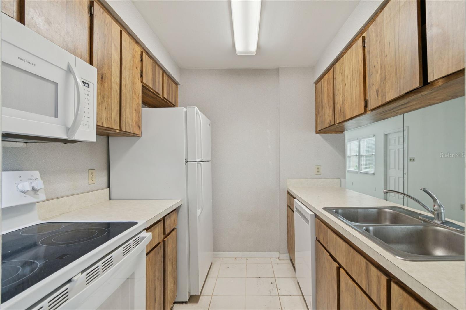 Image 7 of 20 For 525 Lincoln Avenue 106