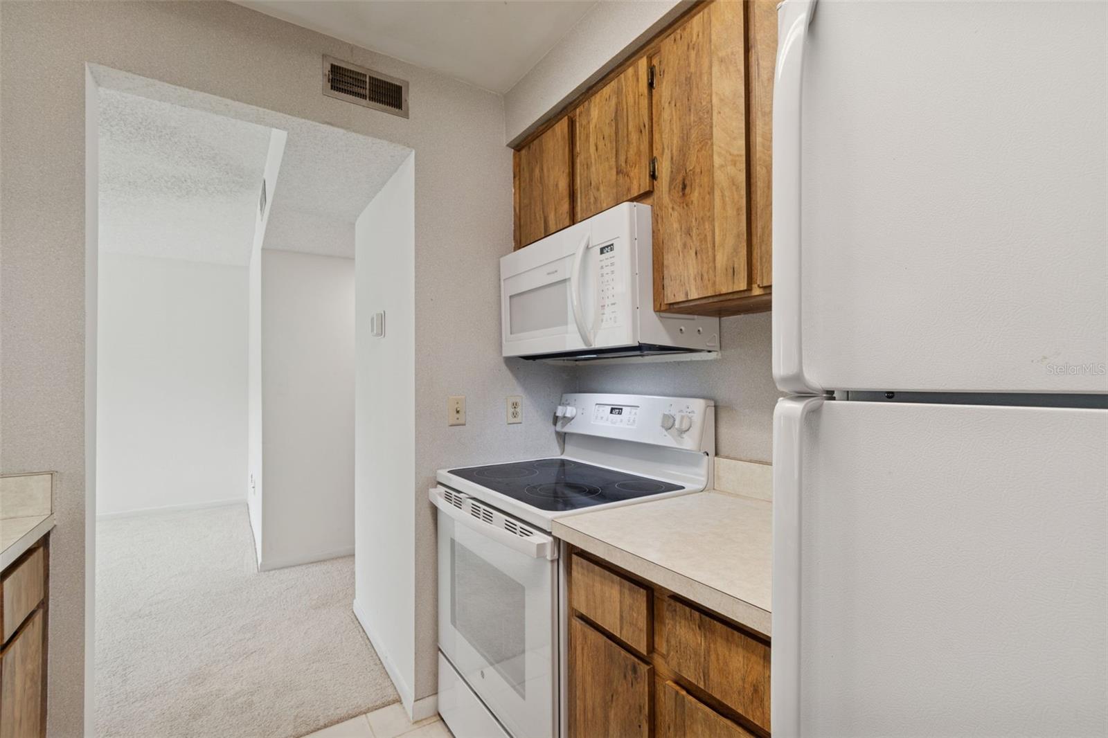 Image 8 of 20 For 525 Lincoln Avenue 106