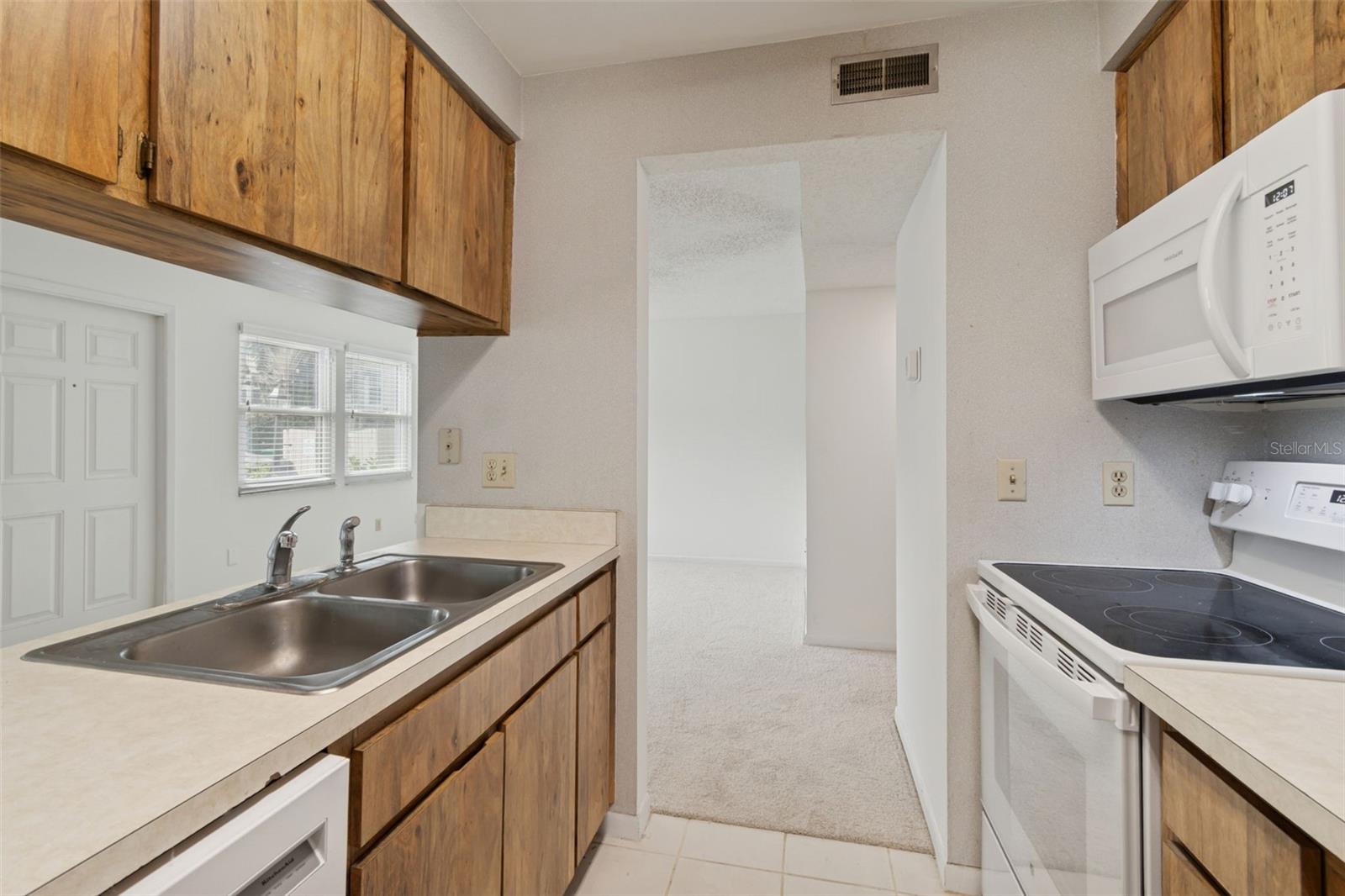 Image 9 of 20 For 525 Lincoln Avenue 106