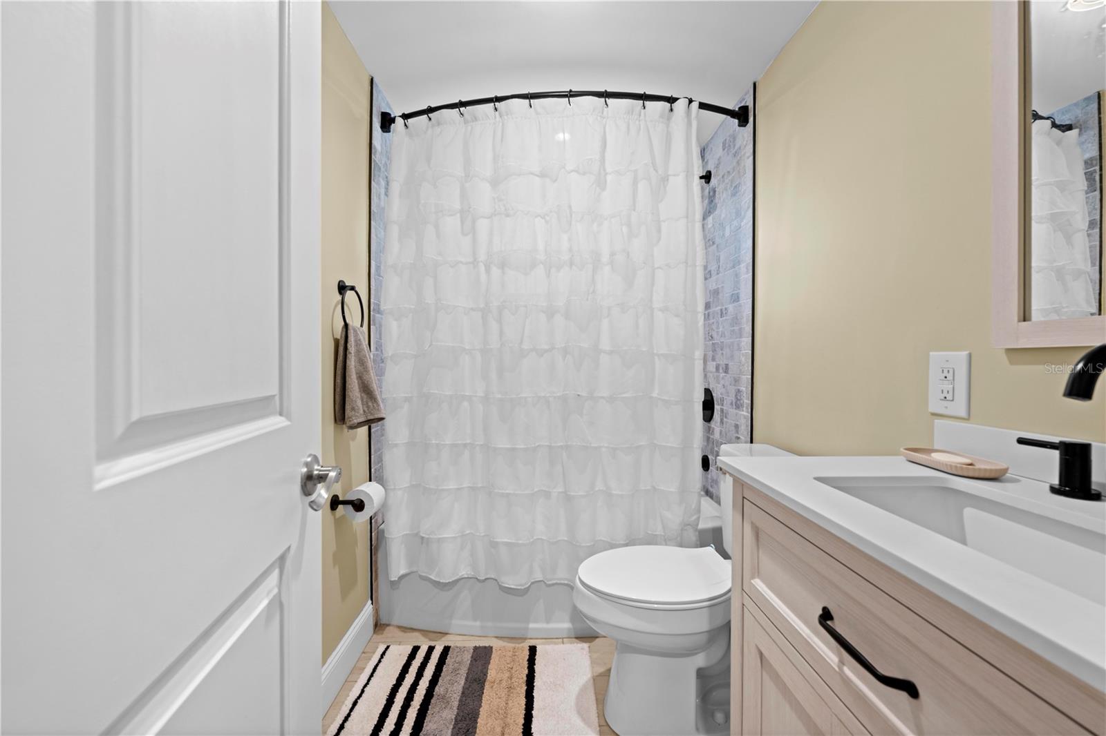 Image 34 of 75 For 1080 Buena Vista Avenue