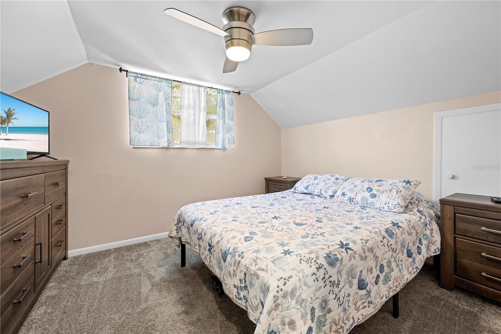 Image 35 of 75 For 1080 Buena Vista Avenue