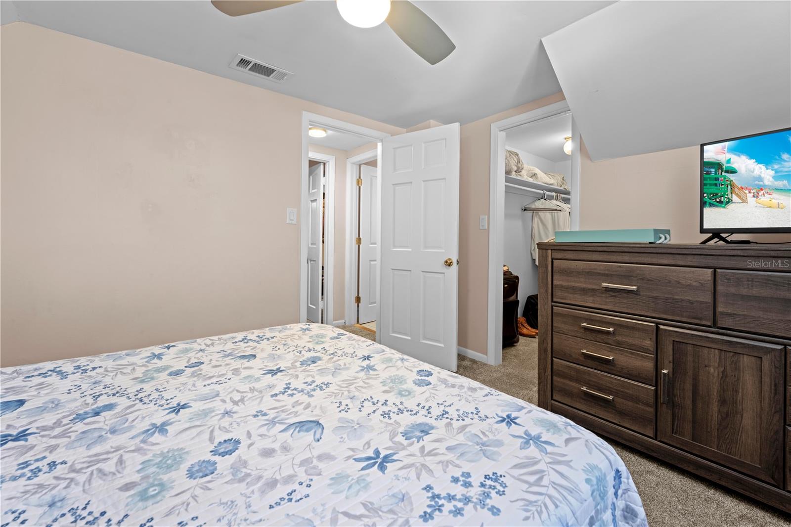 Image 36 of 75 For 1080 Buena Vista Avenue