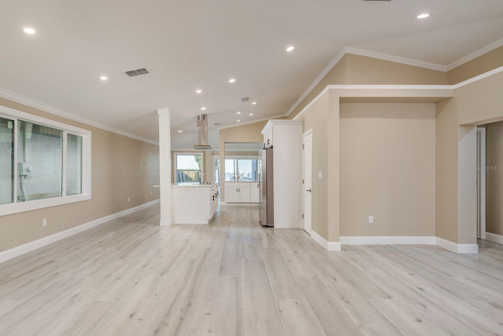 Image 10 of 71 For 302 Shore Drive