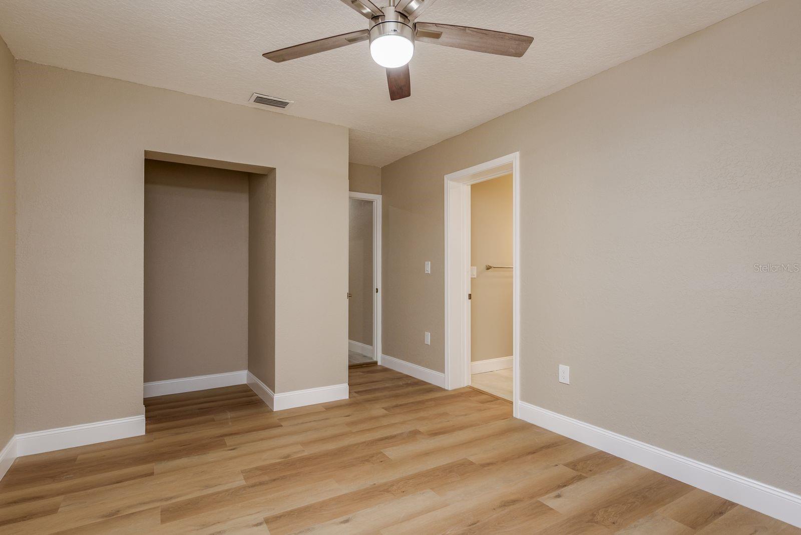 Image 21 of 71 For 302 Shore Drive