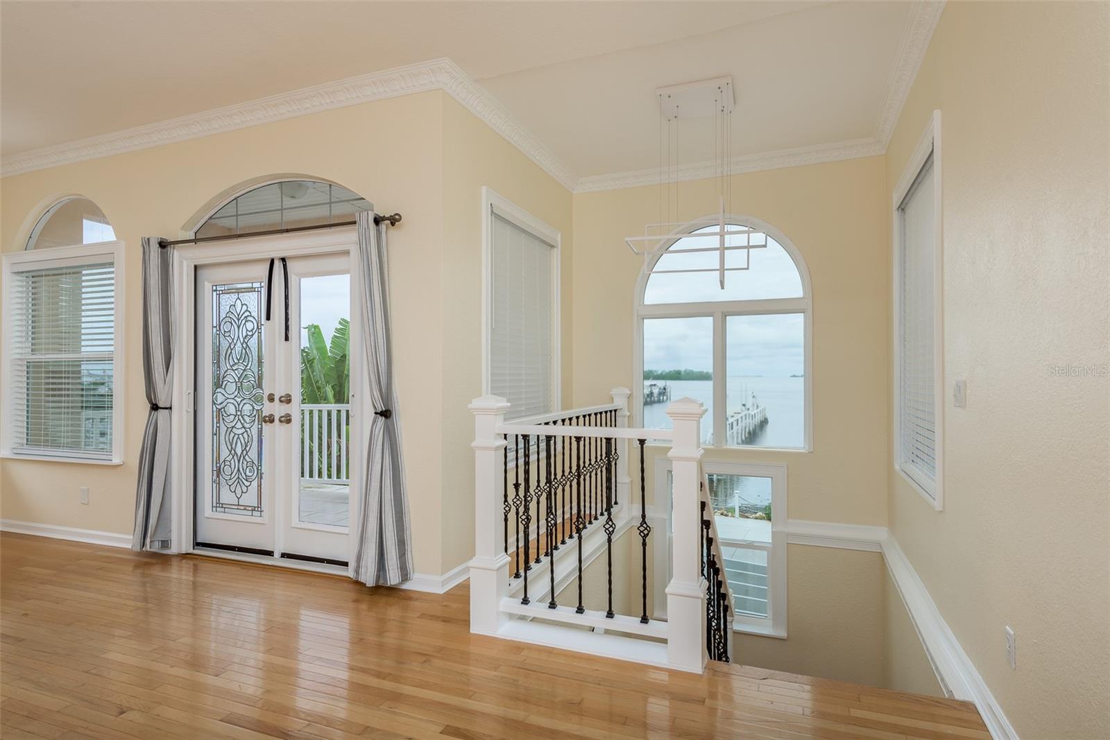 Image 29 of 71 For 302 Shore Drive