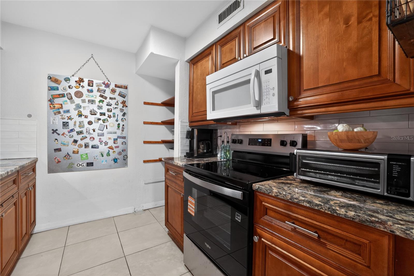 Image 5 of 21 For 7210 Manhattan Avenue 612