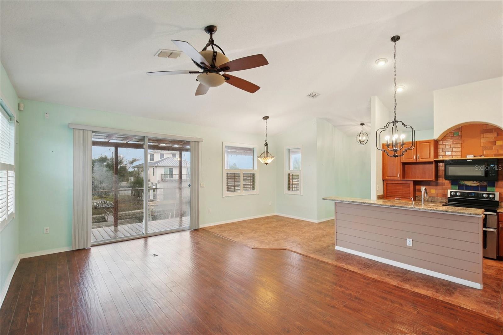 Image 4 of 35 For 6333 Lonnie Lee Lane