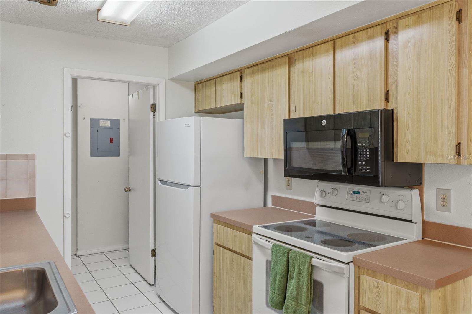 Image 14 of 31 For 9474 Nakoma Way E