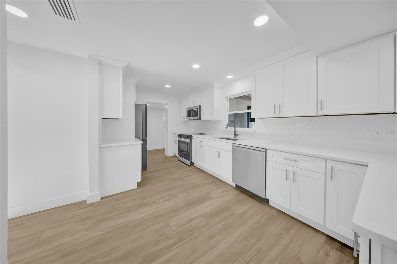 Image 10 of 40 For 2302 Occident Street