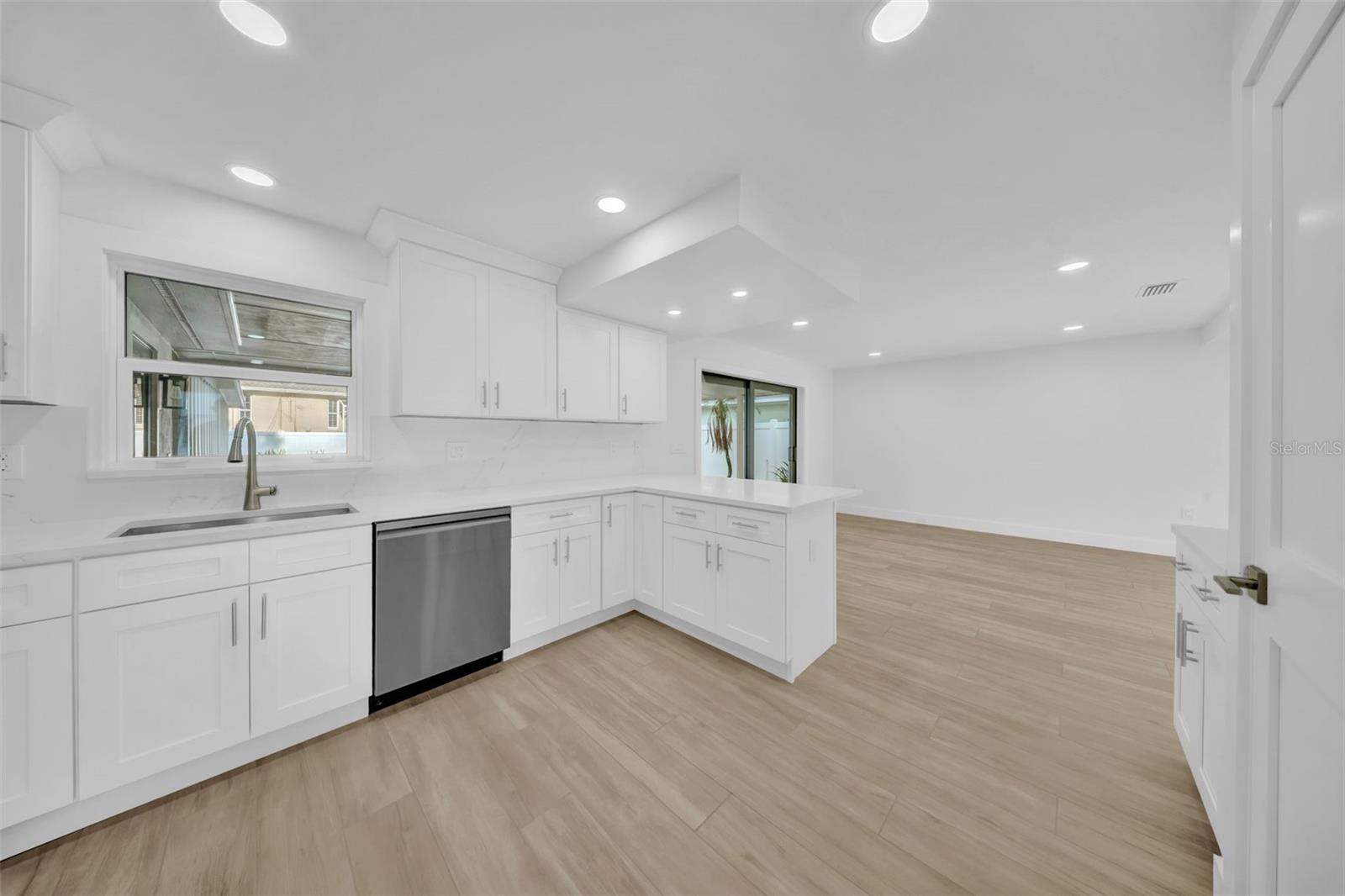 Image 12 of 40 For 2302 Occident Street